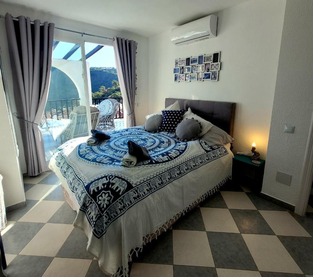 Benahavis Village Penthouse Apartment, 2 Bedrooms, Stunning Views, Swimming Pool !! Benahavís Exterior foto